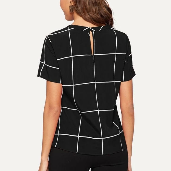 🦚 Choker Neck Keyhole Back Grid V-neck Top - Picture 2 of 5